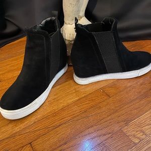 Steve Madden suede sneaker shoe